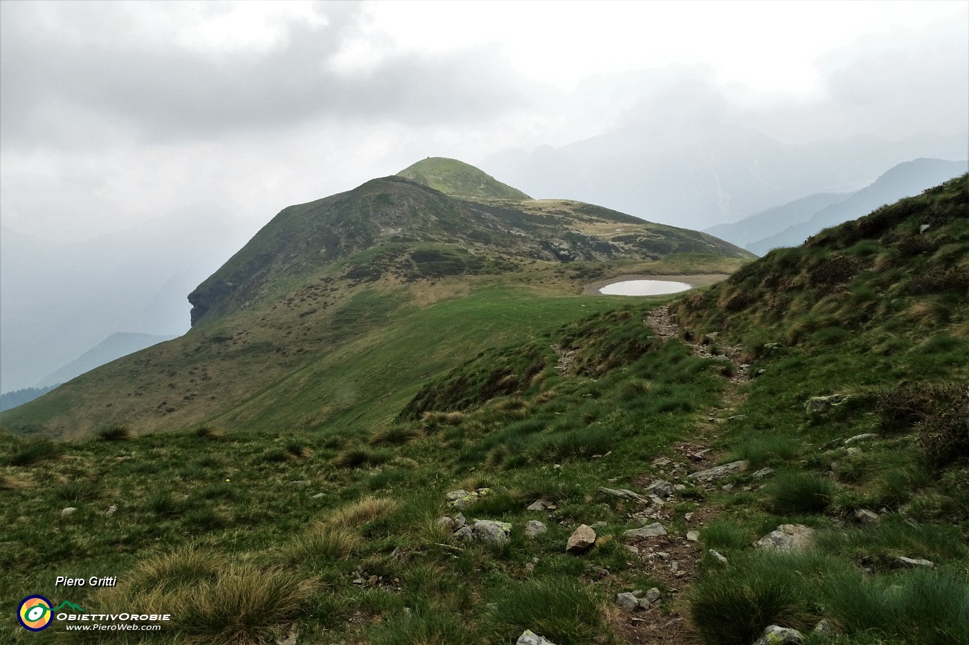 56 Scendo dalla Bocchetta Triomen al Monte Avaro.JPG -                                